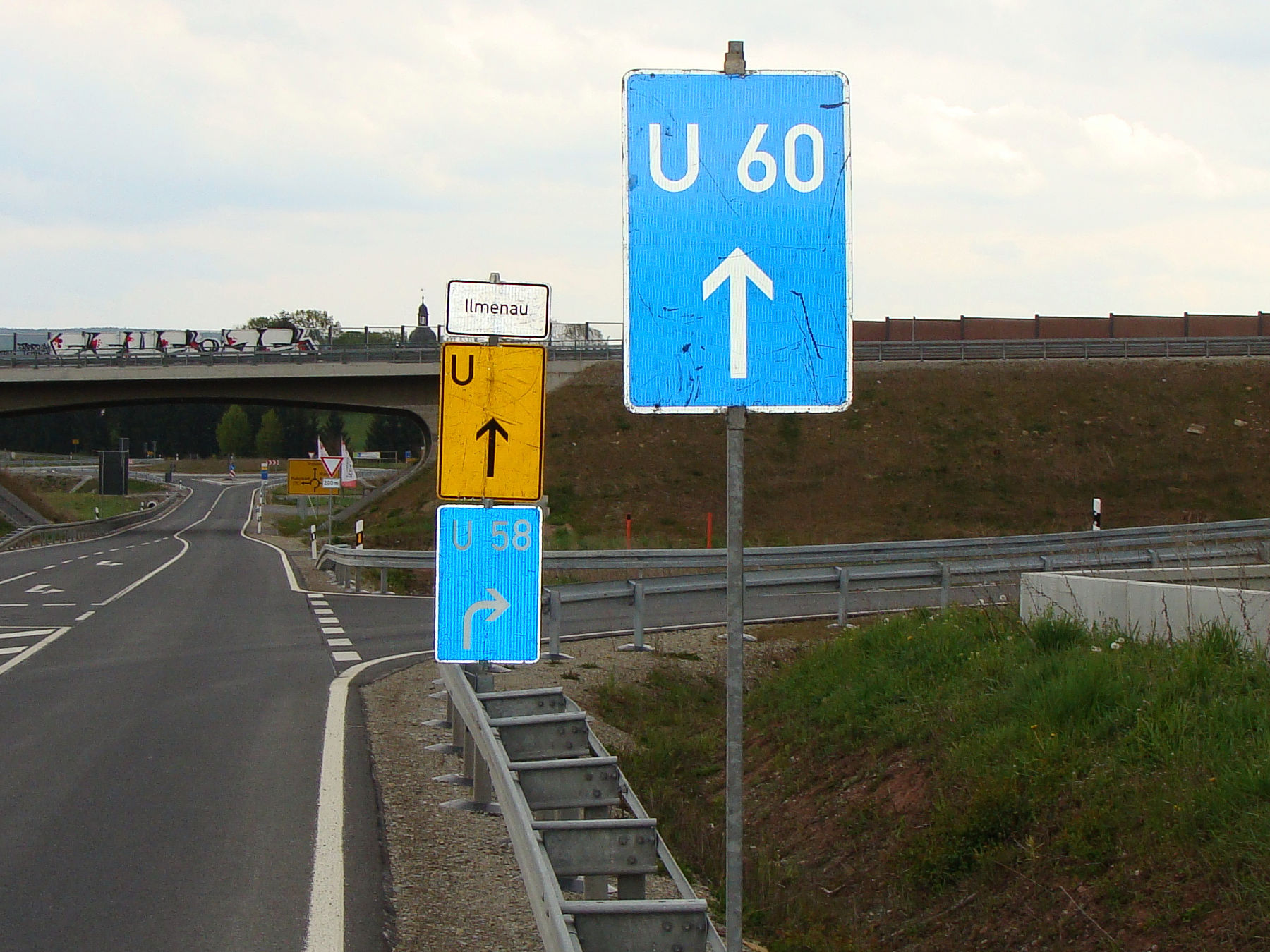 Umleitung A 1 in Reinfeld: Punkte auf Verkehrsschildern zeigen