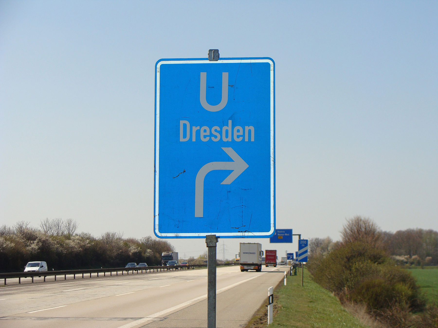 Umleitung A 1 in Reinfeld: Punkte auf Verkehrsschildern zeigen Richtung an